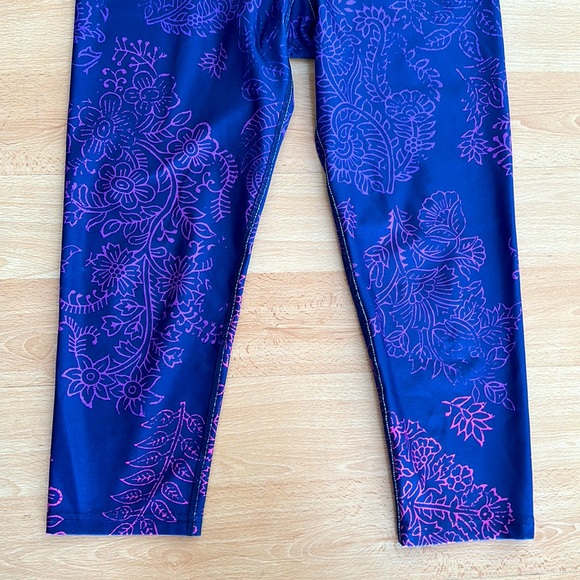 Purple My Inner Fire crop leggings size 8 - Picture 2 of 5